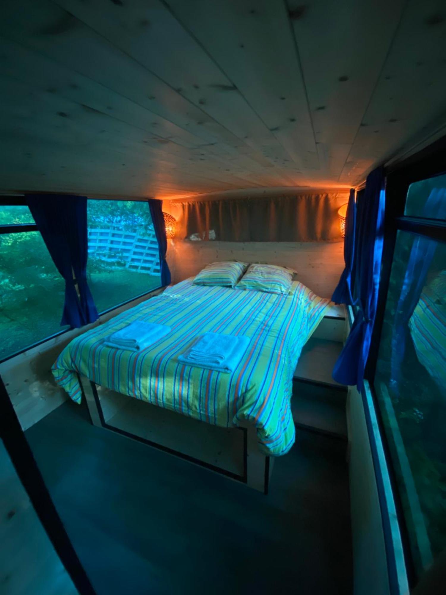 Woody Wood Bus Luxuszelt Vergeroux